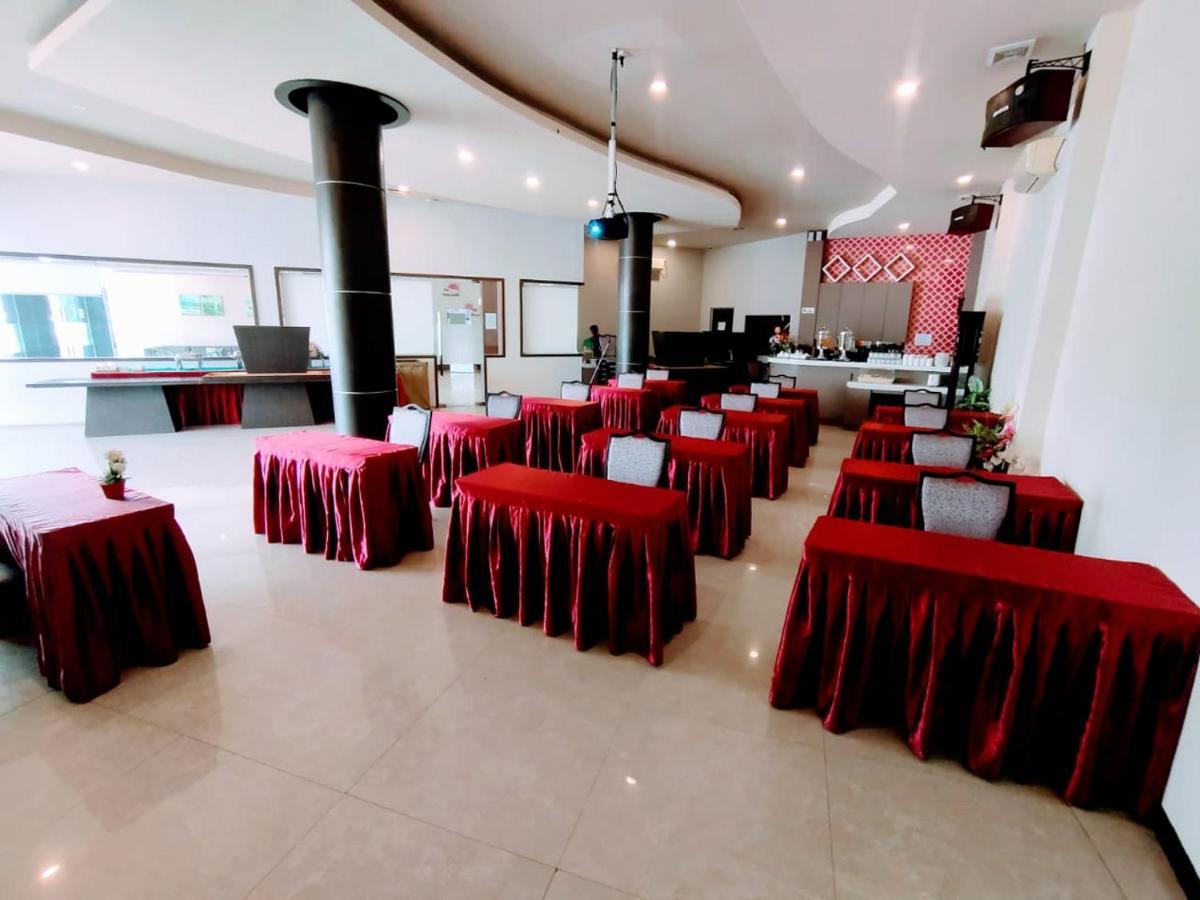 Os Hotel Tanjung Uncang Sagulung Ngoại thất bức ảnh