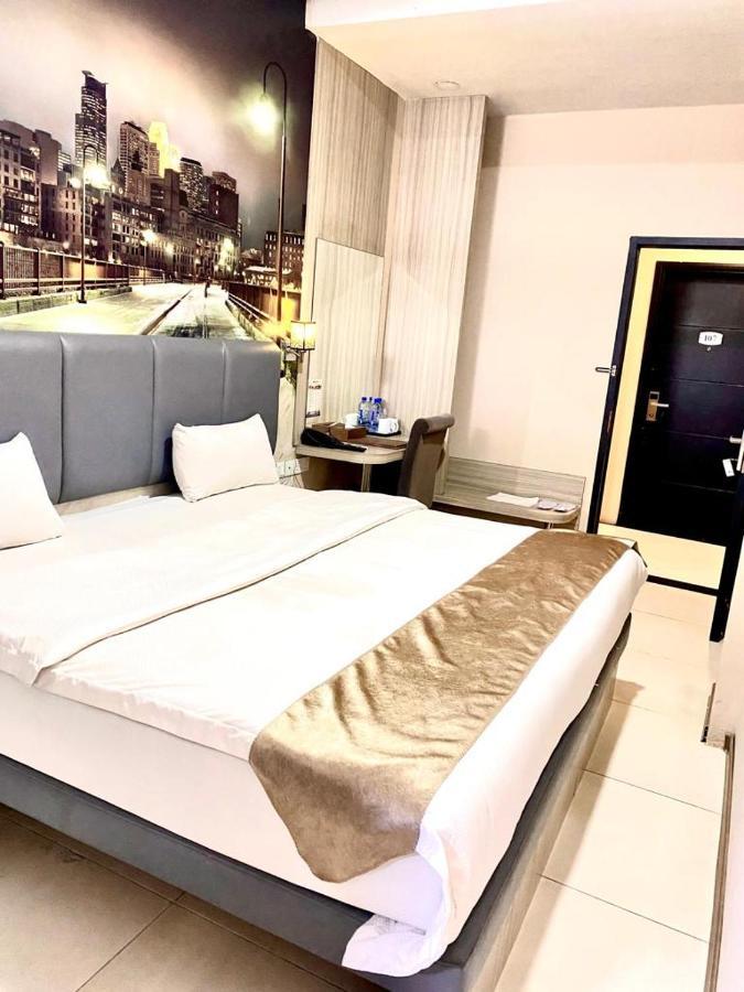 Os Hotel Tanjung Uncang Sagulung Ngoại thất bức ảnh