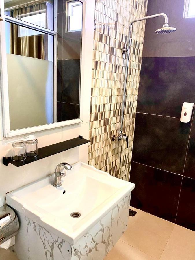 Os Hotel Tanjung Uncang Sagulung Ngoại thất bức ảnh